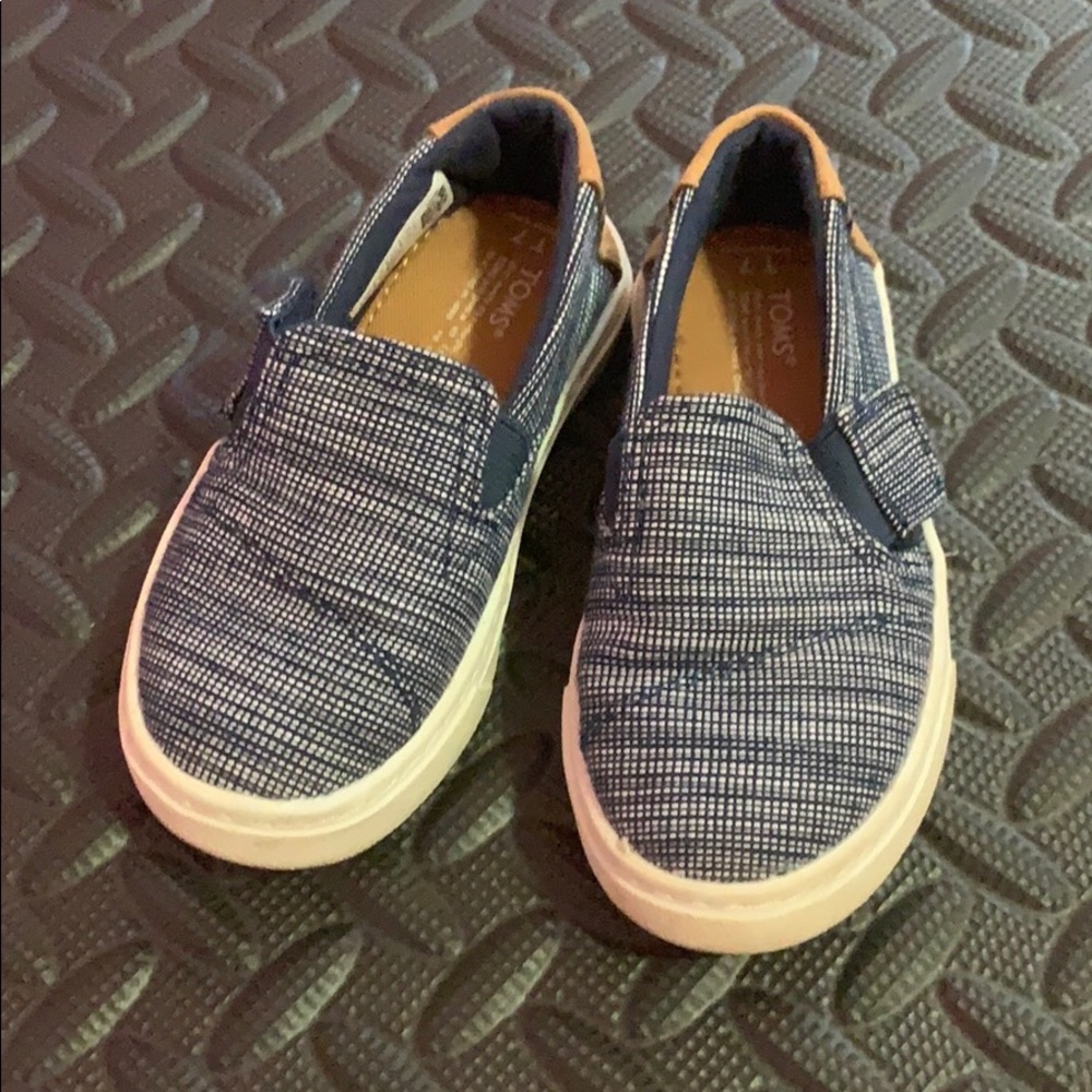 Size 7 toddler Toms - worn 2 times!
